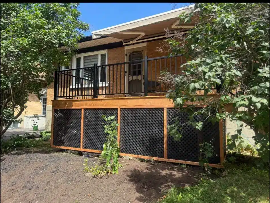 House porch with railing