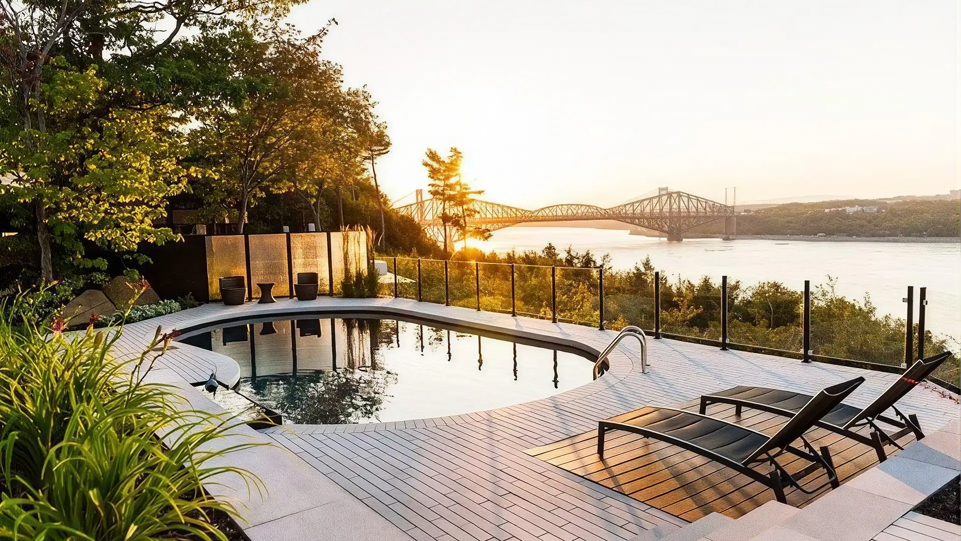 Patio avec vue sur le pont de Québec à Lévis